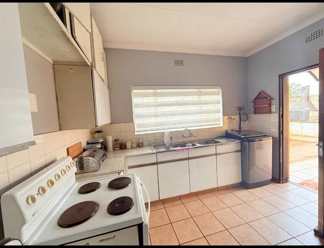 4 BEDROOM HOUSE FOR SALE IN VANDERBIJLPARK CW 3